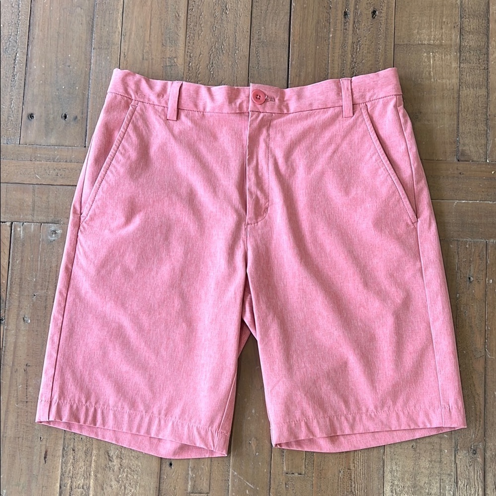 Vineyard vines washed red performance flat front shorts